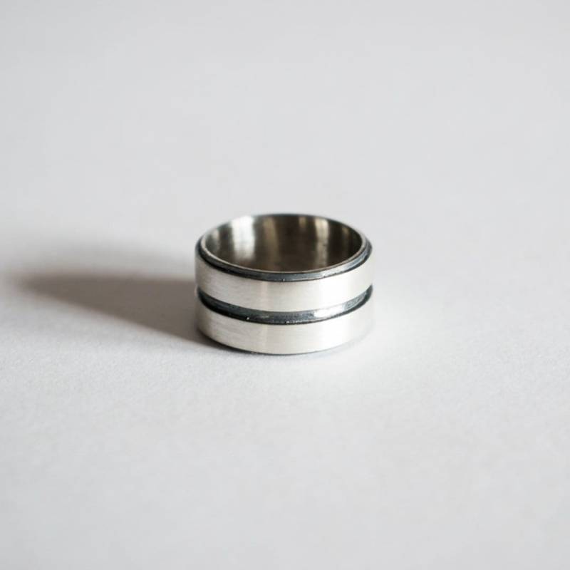 Handgemachter Unisex-Ring Aus Oxidiertem Sterlingsilber - 10 Mm Breit Handgemachter Unisex-Ring Aus Oxidiertem Sterlingsilber - 10 Mm Breit von CelinaSousa