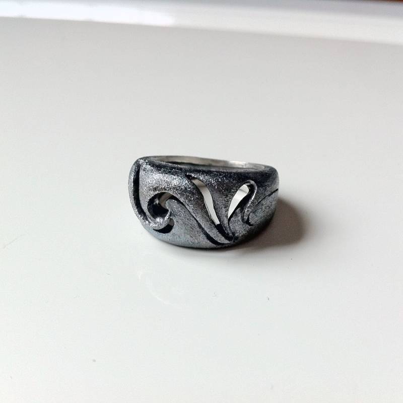 Oxidierter Sterlingsilber-Ring Handgemachte Sea Wave Cutout von CelinaSousa