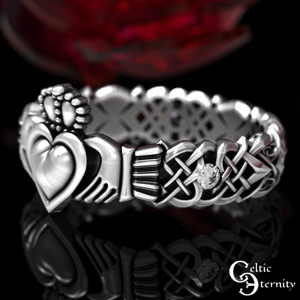 Moissanite & Sterling Silber Claddagh Ring, Moderne Ehering, 1545 von CelticEternity