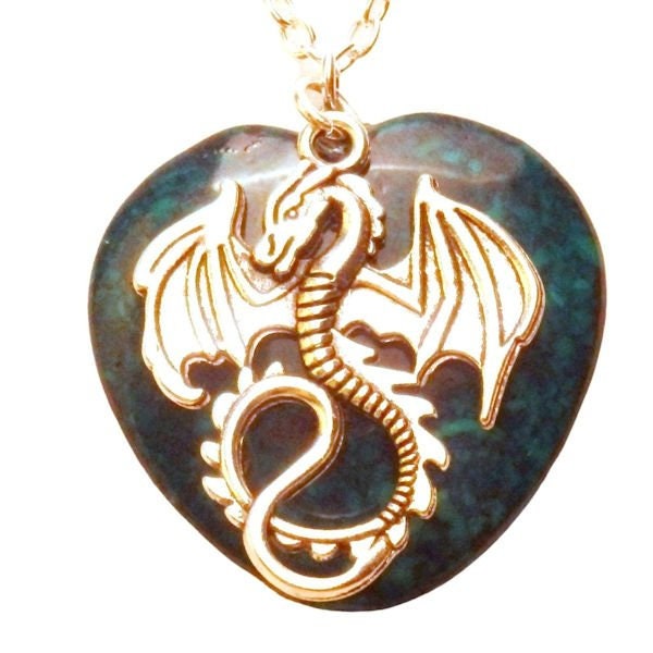 Drache Und Grünes Herz Stein Halskette | 453 Grün von CelticMinkJewelry