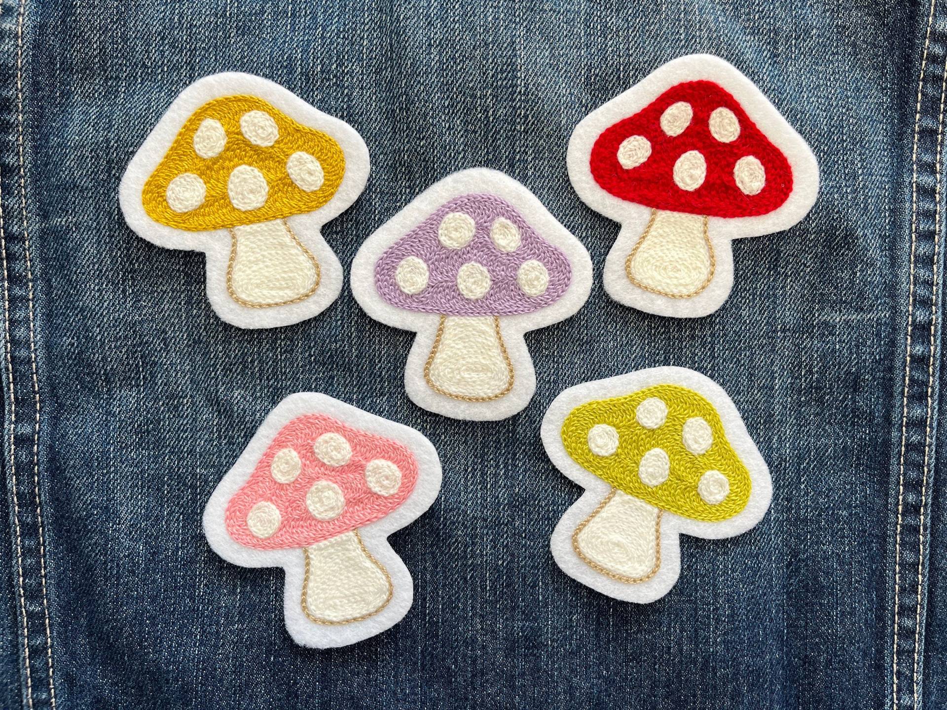 Handgemachter Kettenstich Stickerei Aufnäher - Süßer Fliegenpilz/Pilz Wähle Deine Farbe Rot, Pink, Lila, Chartruese Oder Gold von CenCoastStitchworks