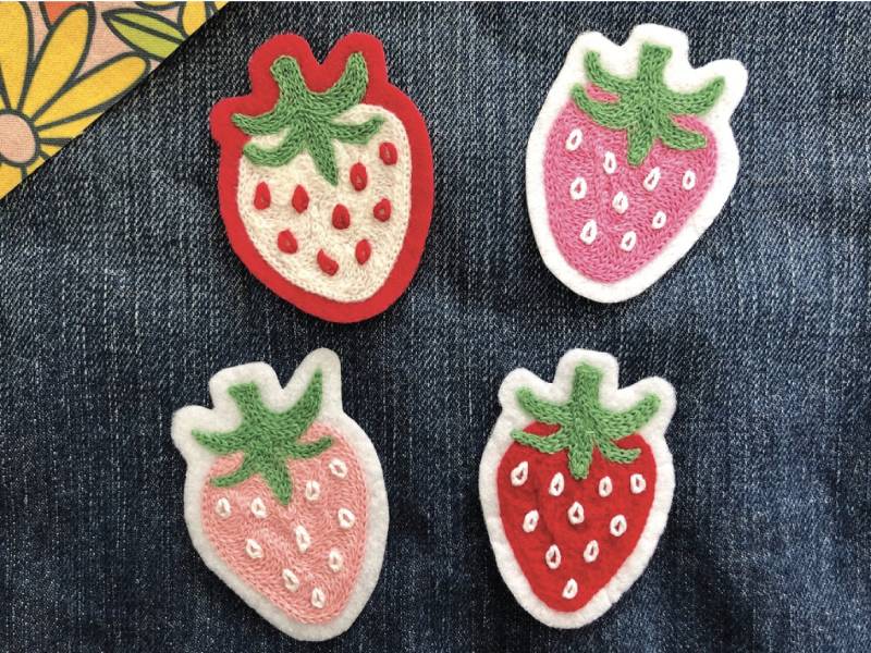 Niedliche Erdbeere Als Kettenstich Und Patch Zum Aufbügeln in Rot, Weiß, Mittelrosa Oder Hellrosa | Retro Aufnäher von CenCoastStitchworks