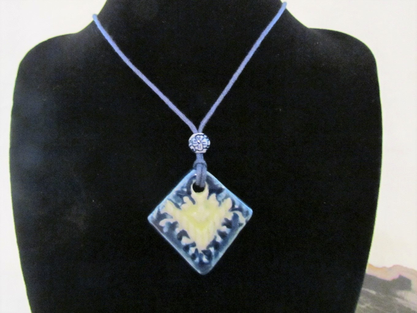 Keramik Bead Anhänger Halskette Blau Und Weiß Keramik Bead Anhänger Halskette Blau Und Weiß von CenteredClayWorks