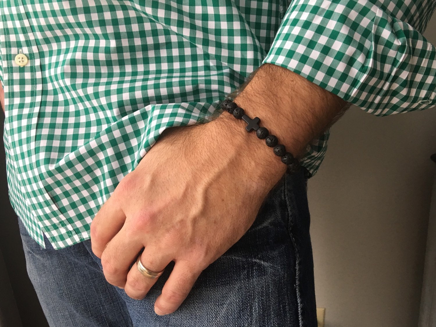 Herren Lavasteine Kreuz Armband - Seitlich Über Mit Schwarzen Lavasteinen-Herren Armband-Unisex Armband Herren Lavasteine Kreuz Armband - Seitlich Über Mit Schwarzen Lavasteinen-Herren Armband-Unisex Armband von CenteredJewelry