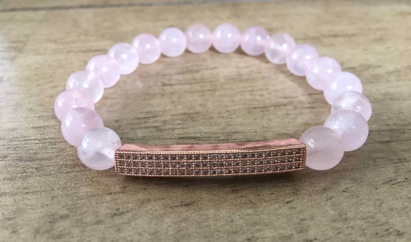 Rose Gold-Ton-Micro Pave 8mm Rosenquarz Perlen Armband Rose Gold-Ton-Micro Pave 8mm Rosenquarz Perlen Armband von CenteredJewelry