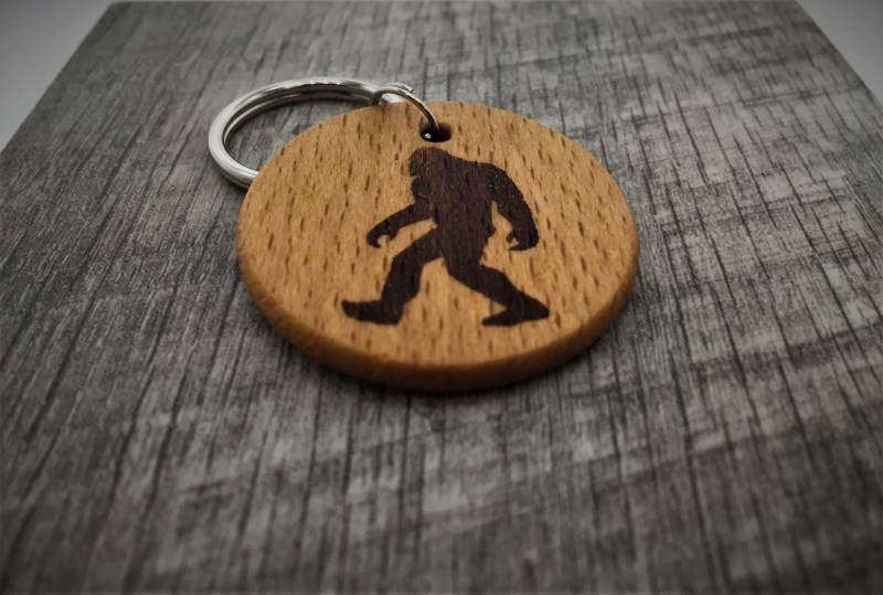 Bigfoot Holz Schlüsselanhänger Bigfoot Holz Schlüsselanhänger von CentralRidgeDesigns