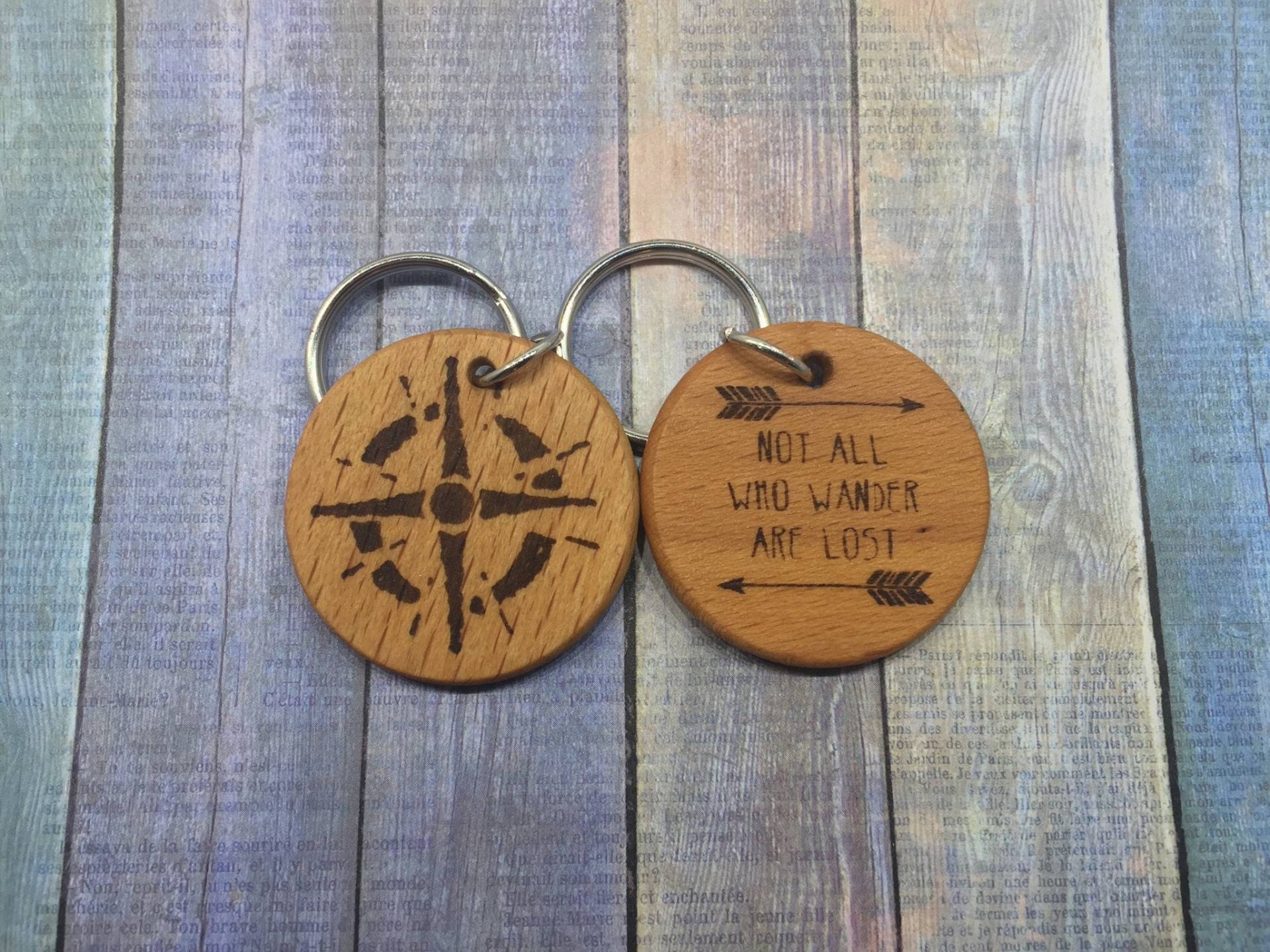 Nicht Alle, Die Wandern/Kompass Holz Schlüsselanhänger Nicht Alle, Die Wandern/Kompass Holz Schlüsselanhänger von CentralRidgeDesigns