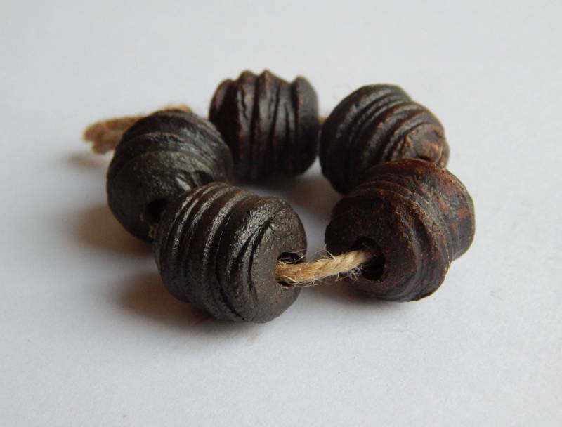 Set Von 5 Keramikperlen, Ein Für Kreativität, Rustikale Perlen, Dekoration, Kette Braun, Abstrakte Perlen von CeramicBeadsUA