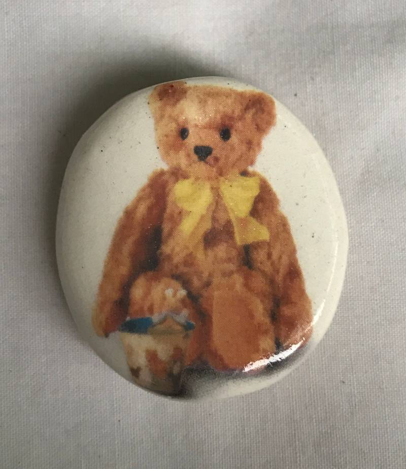 Bogart Keramikrauchsteinhalter Gefüllter Teddybär Gelbe Schleife Und Eimerdesignhalter Für Nicht Gefilterte Zigaretten von CeramicTwistedPipes