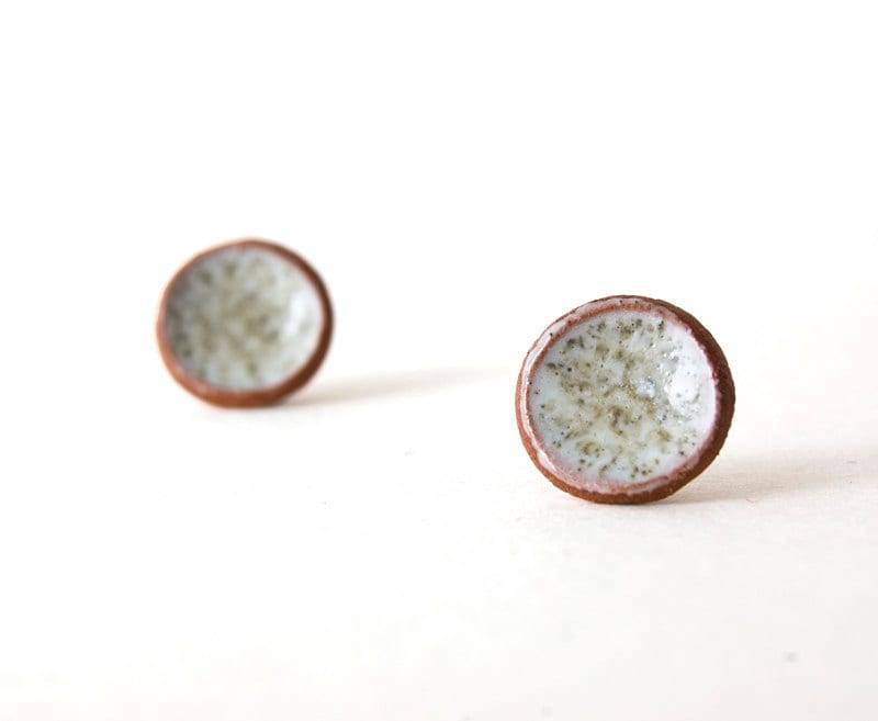 Runde Ohrringe, Weiße Ohrstecker Ohrring, Keramik Post Ohrstecker, Silber Post, Urlaub Geschenk von Ceramicata