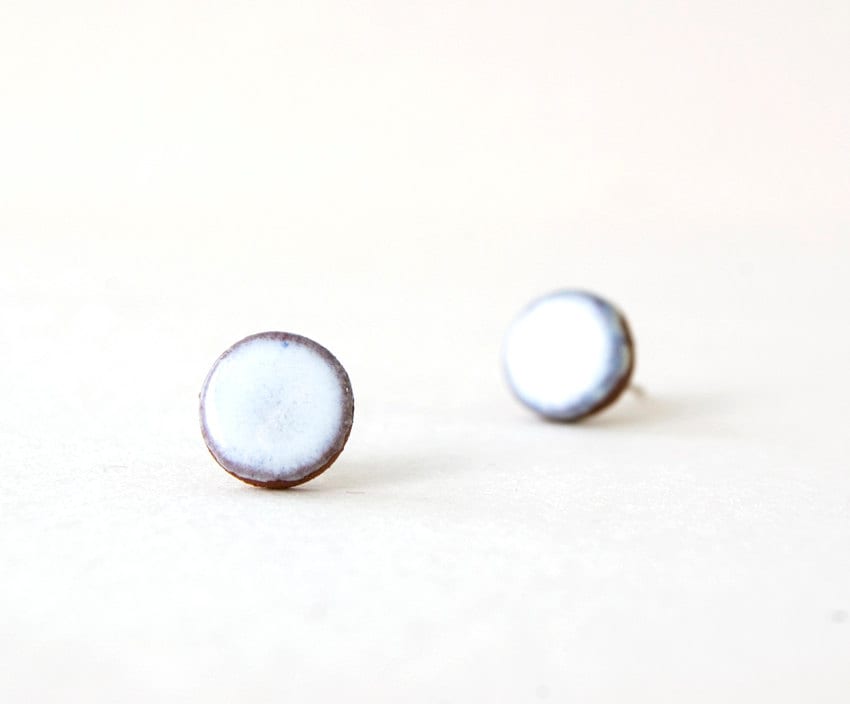 Weiße Ohrringe, Keramik Ohrstecker, Natürliche Schmuck, Weihnachtsgeschenk, Silber Post, Winzig Weiße Ohrringe, Keramik Ohrstecker, Natürliche Schmuck, Weihnachtsgeschenk, Silber Post, Winzig von Ceramicata