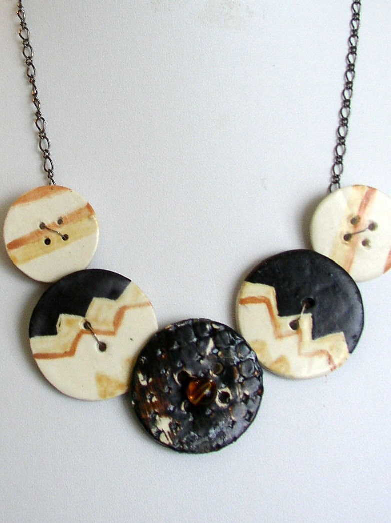 Schmuck Collier Knöpfe Keramik Schwarz Weiß Handgefertigt von CeramicsFloorcloths