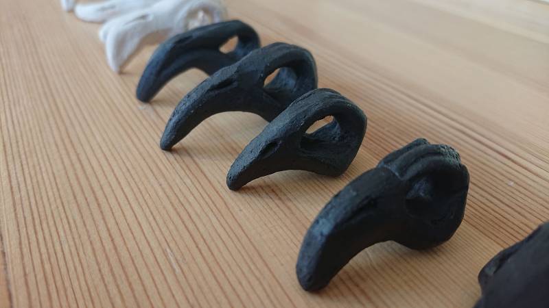 Skull | Schädel Gothic Anhänger Mini-Skulptur Rabe Ziege Handgeformt Deko Hexen Witch Craft Wikings von CeramicsMagdeburg
