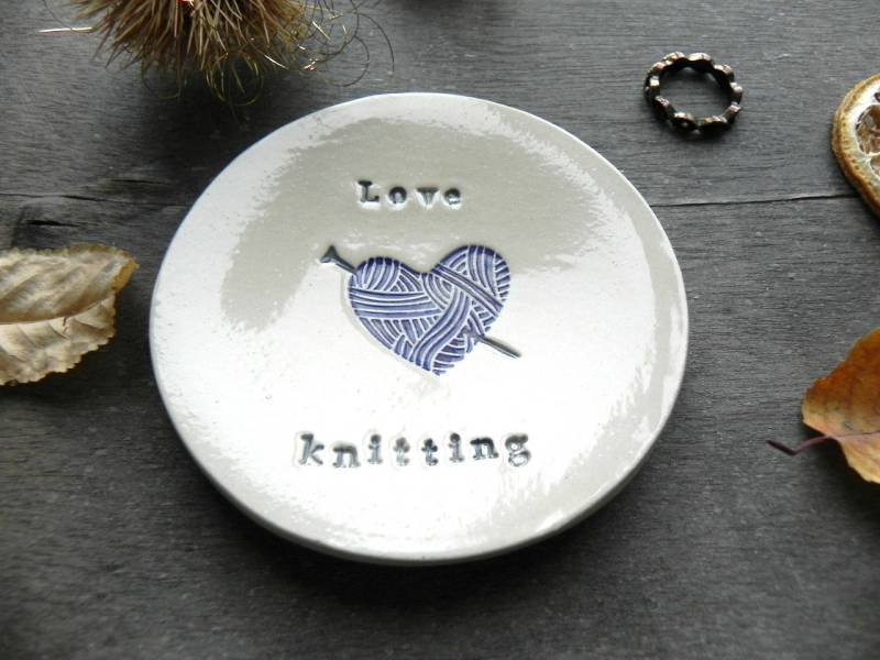 Liebe Stricken Keramik Schmuckschale, Rote Garn Herz Keramik, Mutter Trinket Schale, Stich Marker Halter, Strickerin Schwestern Geschenk von Ceraminic