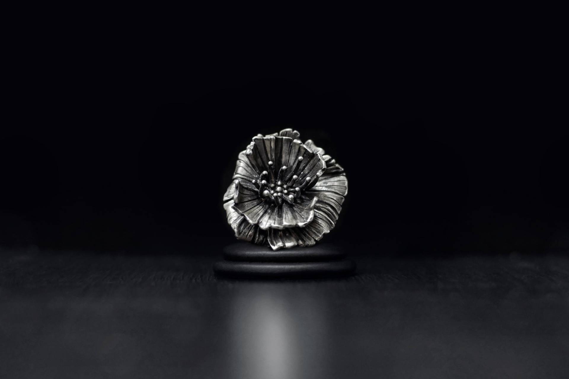 Mohnring - Blume Natur Blüte Flora Handgefertigter Schmuck Geschenk Silberblume Silberner Mohnring - Blume Natur Blüte Flora Handgefertigter Schmuck Geschenk Silberblume Silberner von CerapersaJewelry