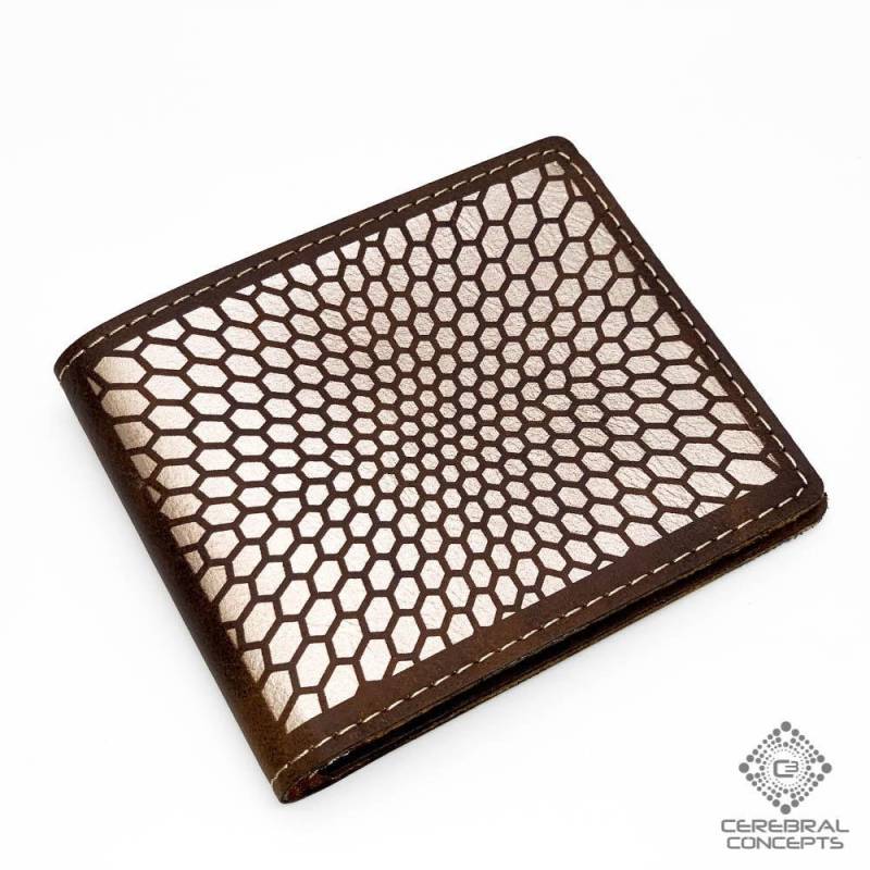 Portemonnaie Für Männer - Weiches Und Strapazierfähiges Veganes Leder Lasergraviert Mit "Honeycomb Implosion" Heilige Geometrie Design von CerebralConcepts