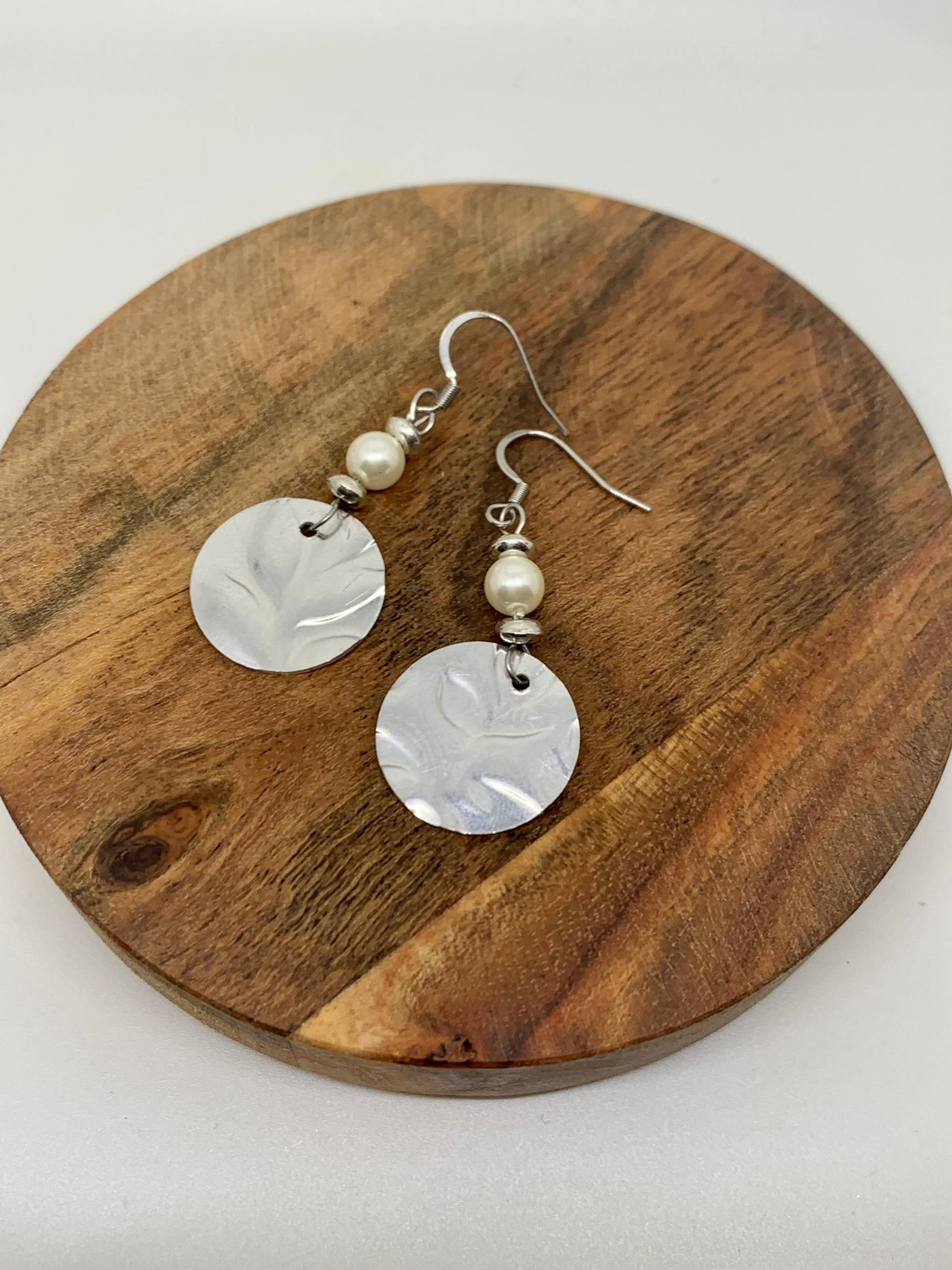 Silber Und Perle Baumeln Ohrringe von CerysRoseJewellery