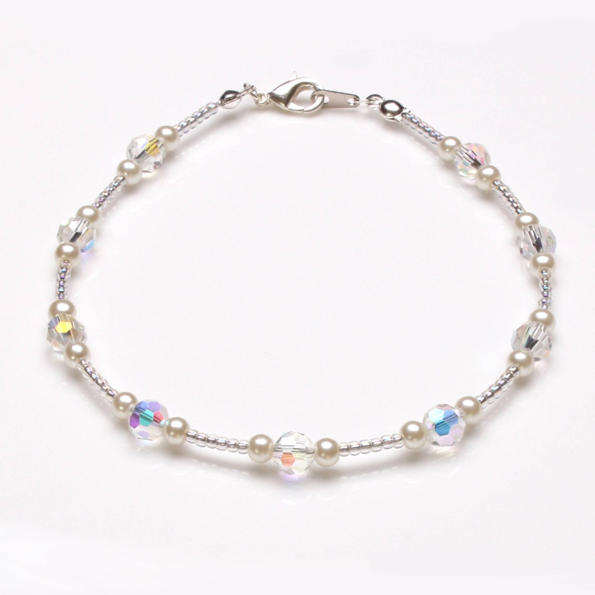 Weiße Glasperle Und Swarovski Runde Armband Weiße Glasperle Und Swarovski Runde Armband von CestBelleByMimi