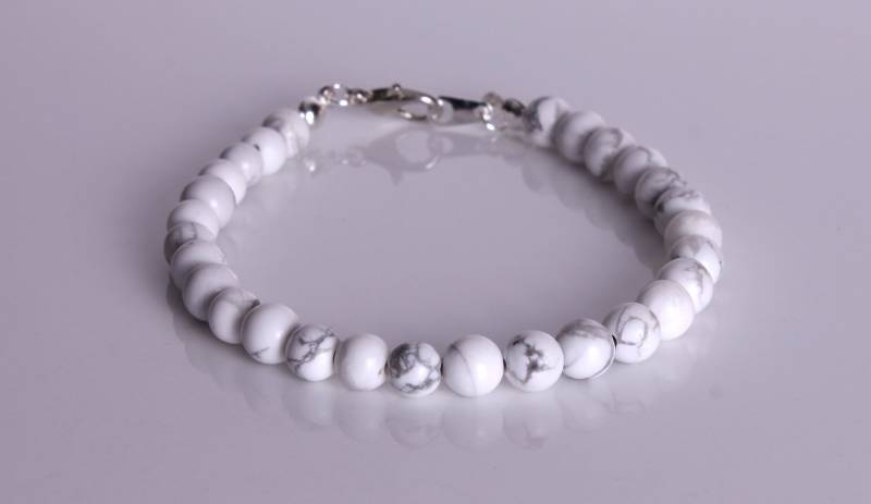 Weißes Howlith Armband Weißes Howlith Armband von CestBelleByMimi