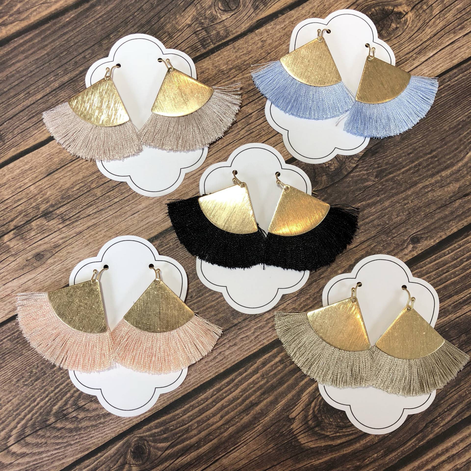 Abgenutzte Gold Fächer Quasten Ohrringe - Baumeln Schmuck Geschenk 6 Farben von CestLaVieGiftsLLC