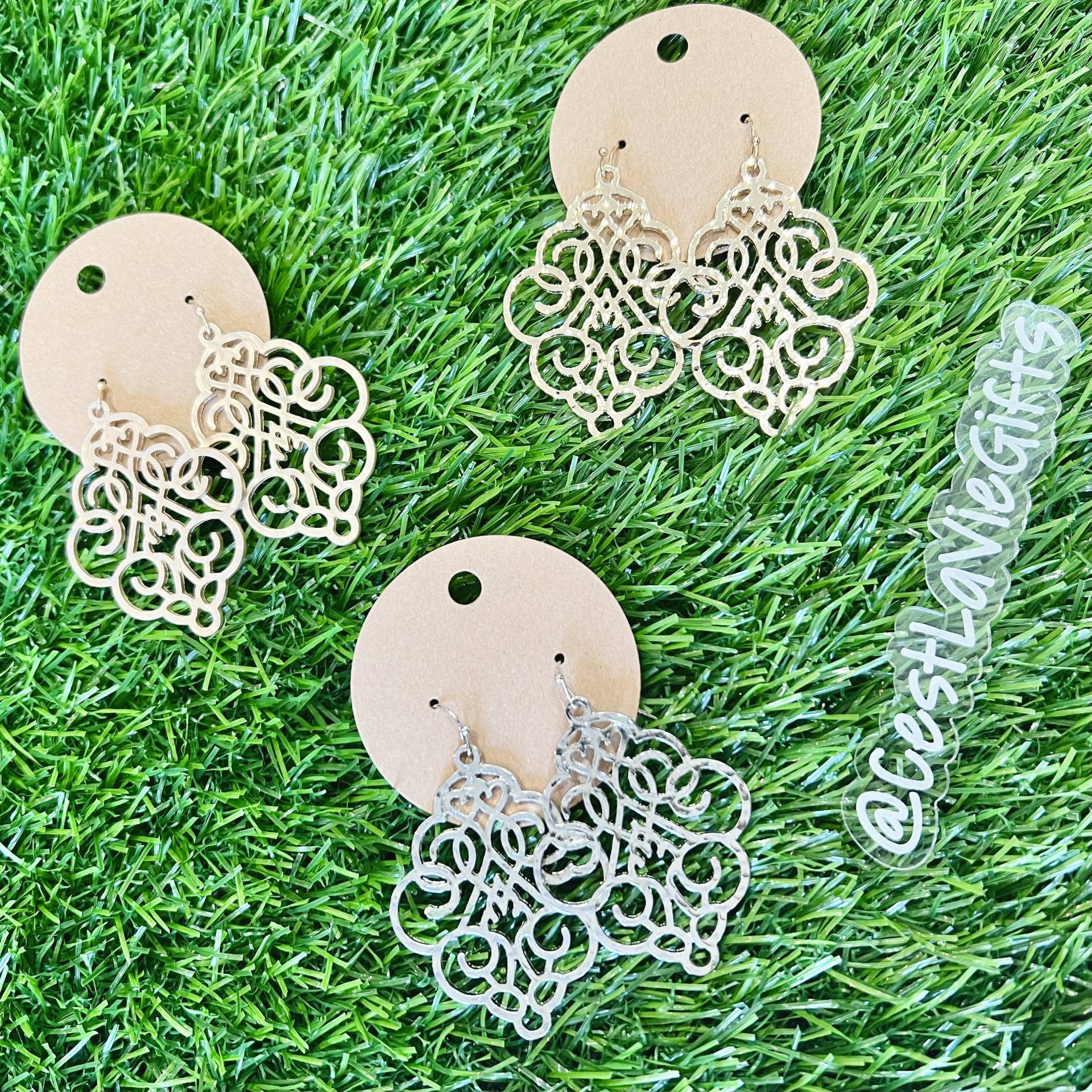 Gold Filigrane Ohrringe - 2 Zoll Länge von CestLaVieGiftsLLC