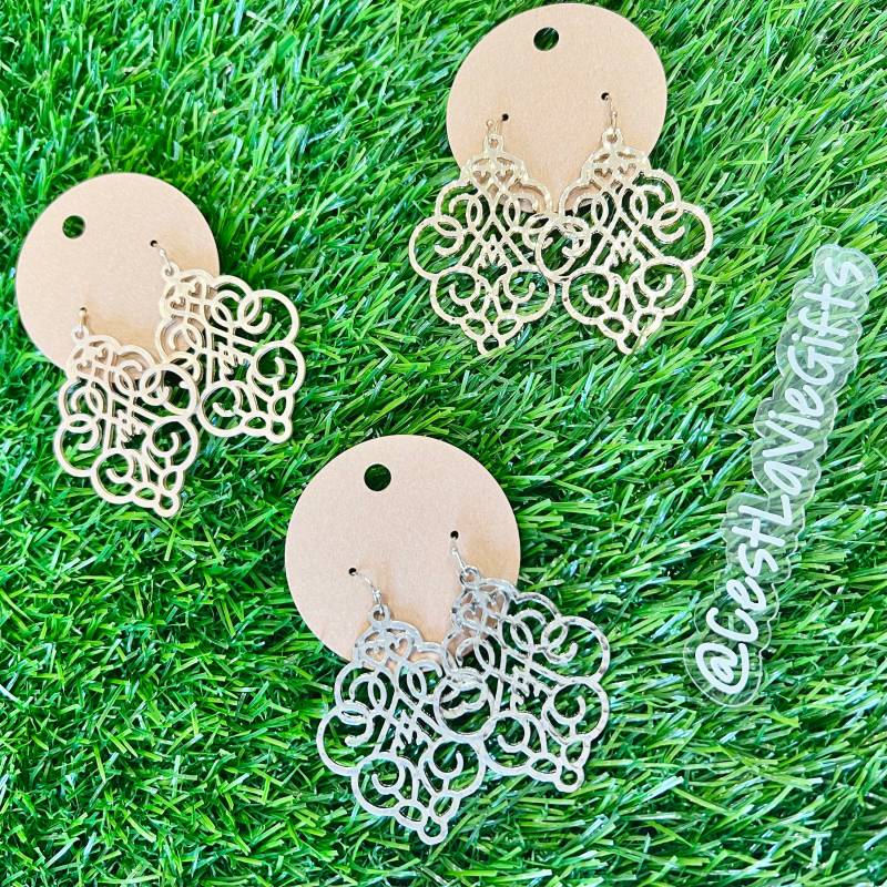 Gold Filigrane Ohrringe - 2 Zoll Länge von CestLaVieGiftsLLC