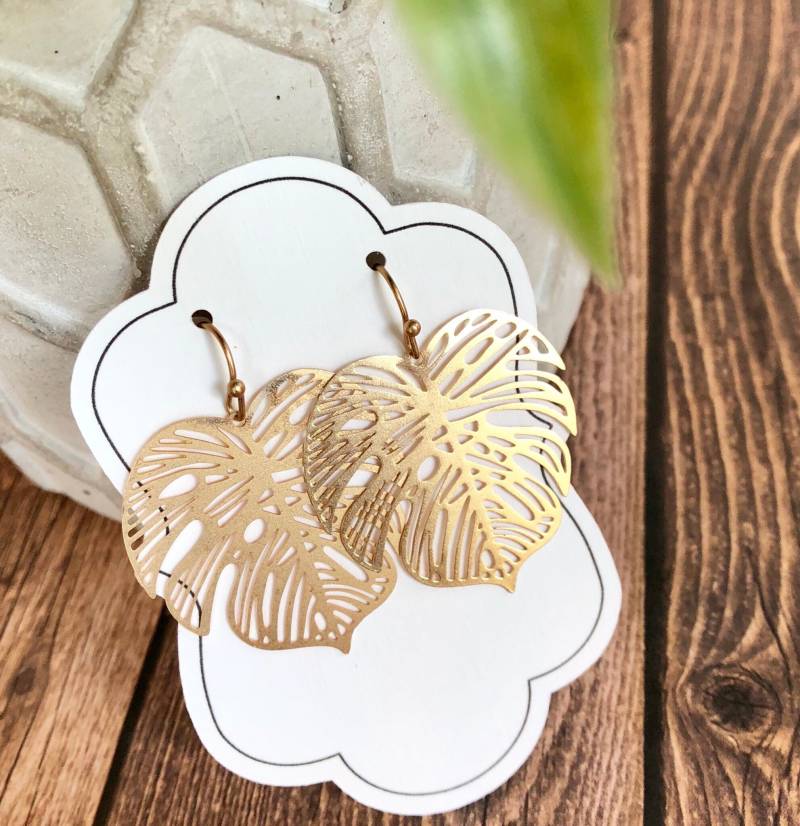 Goldene Palmen Blatt Ohrringe - Monstera Geschenk Leicht & Stilvoll von CestLaVieGiftsLLC