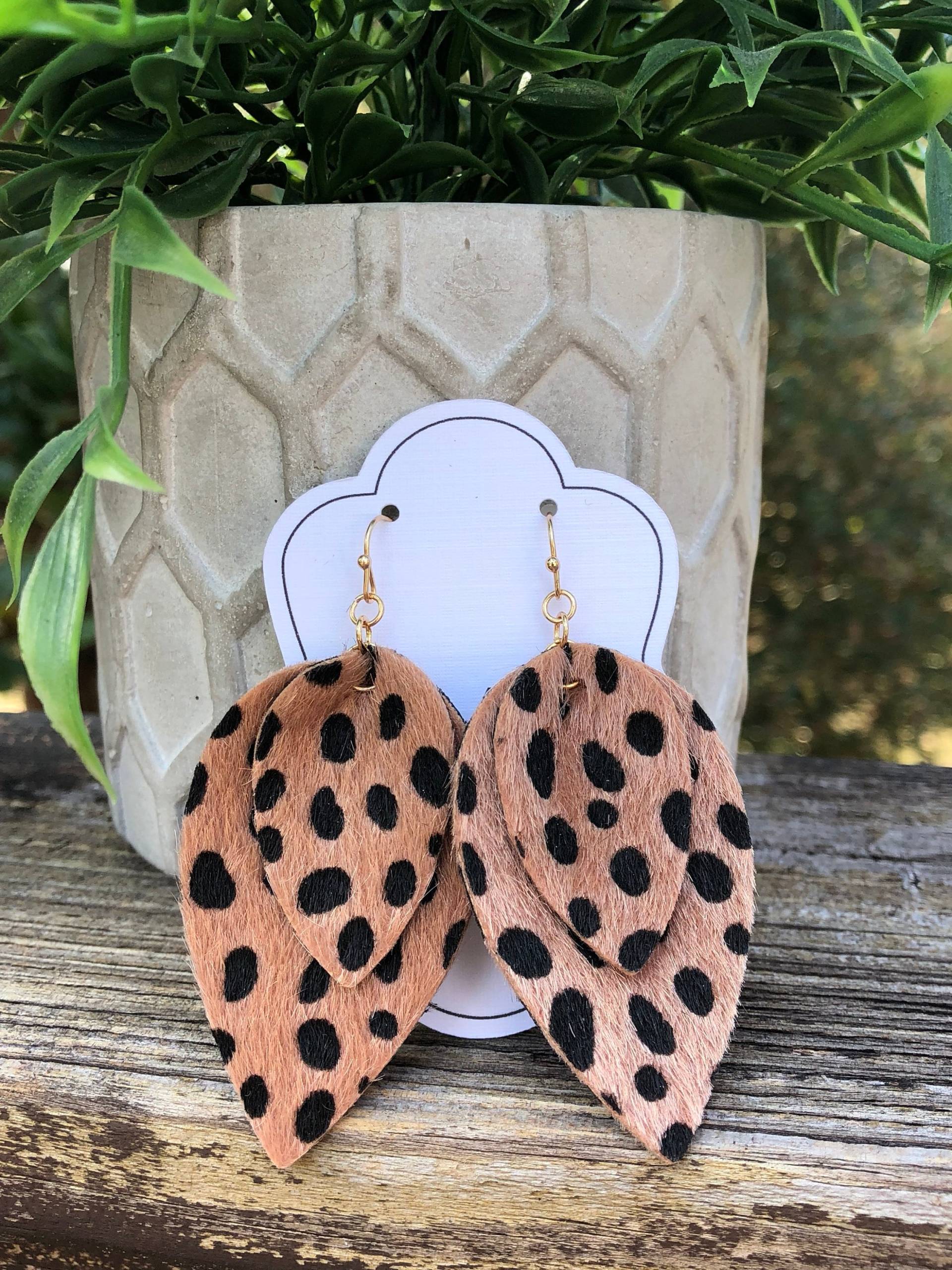 Leopard Muster Ohrringe Leichtes Tiermuster, 6, 5 cm von CestLaVieGiftsLLC