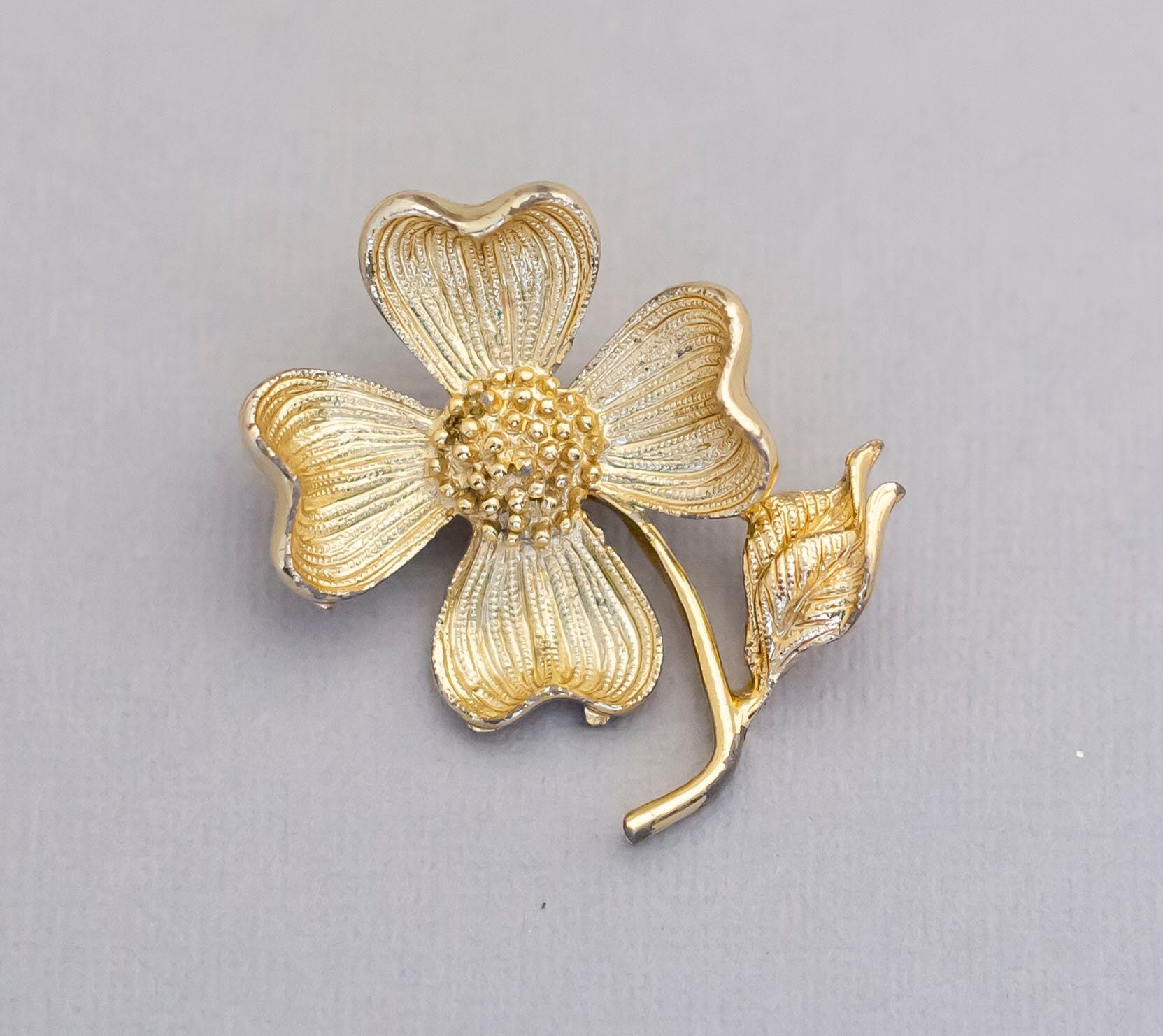 Schlichte Goldene Blume Vintage Brosche | Cw1 Schlichte Goldene Blume Vintage Brosche | Cw1 von ChaChaStyleVintage