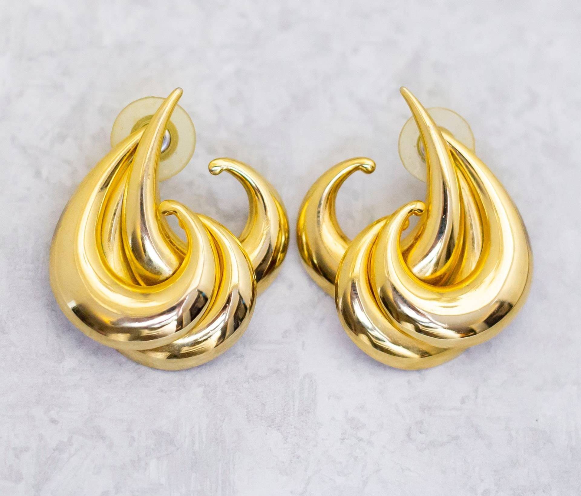 Vintage Ohrstecker, Gewellte Ohrringe, Strand-Wellen-Ohrringe, Goldfarbene Avantgarde-Ohrringe - C8 von ChaChaStyleVintage