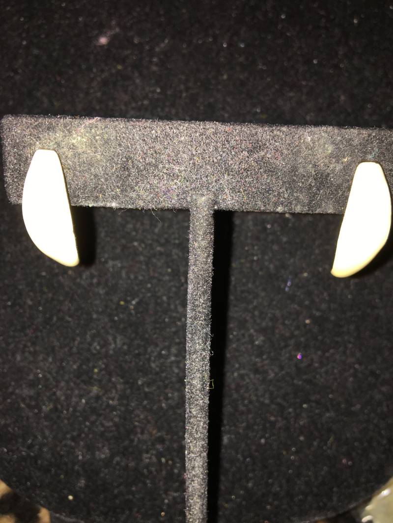 Kleine Cremefarbene Ohrringe von ChaDavidVintage