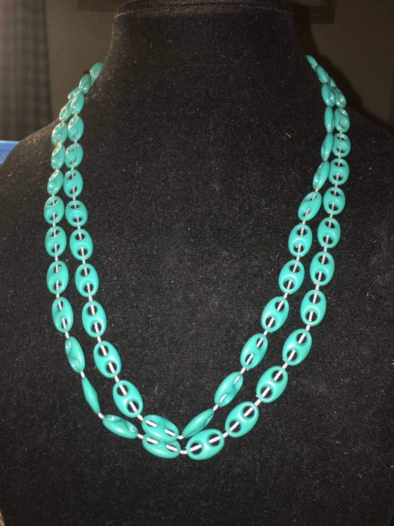 Vintage Aqua Oval Acryl Perlen Halskette von ChaDavidVintage