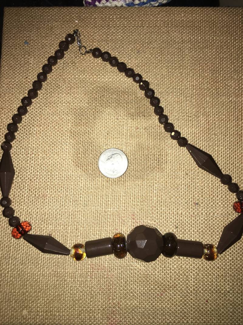 Vintage Dunkle Schokolade Braune Acrylperlen Mit Brauner Glasperle Oder Kristallen von ChaDavidVintage