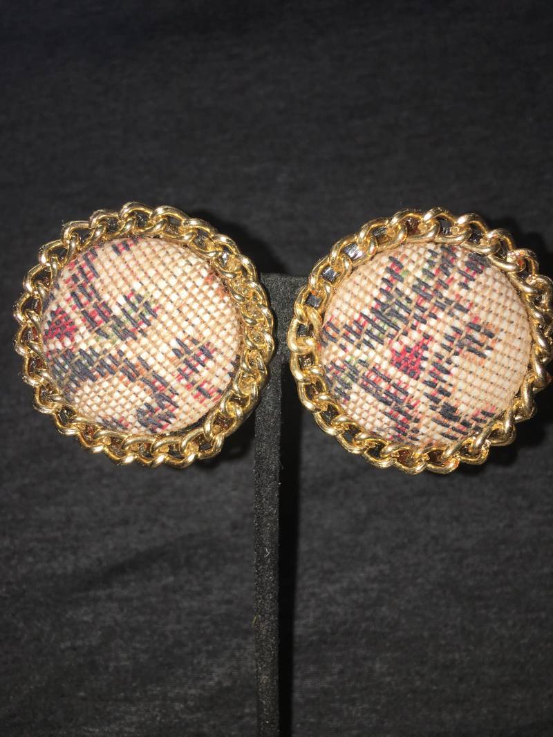 Vintage Goldfarbene Kette Mit Puffing Material Mitte von ChaDavidVintage