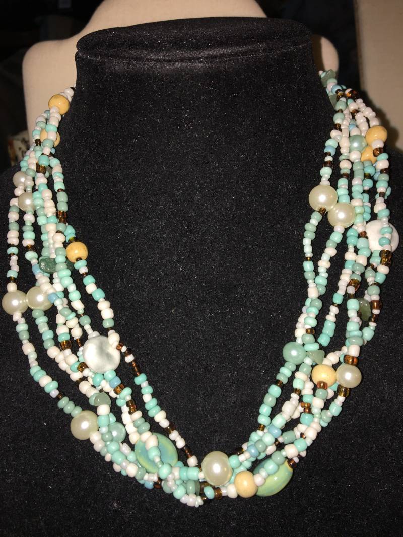 Vintage Multi Strand Rocailles Perlen Und Halskette Vintage Multi Strand Rocailles Perlen Und Halskette von ChaDavidVintage