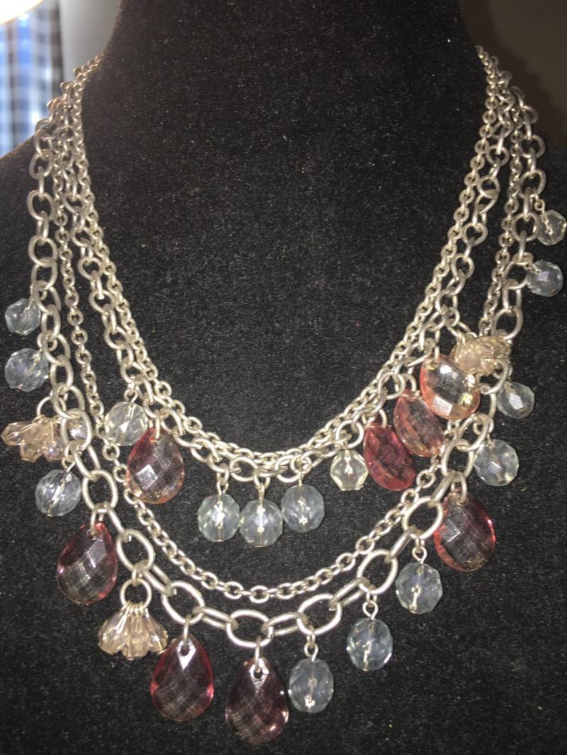 Vintage Multi Strand Silber Ton Kette Mit Blau, Lila Und Rosa Bunte Kristalle Blumentropfen # Vintage Multi Strand Silber Ton Kette Mit Blau, Lila Und Rosa Bunte Kristalle Blumentropfen # von ChaDavidVintage