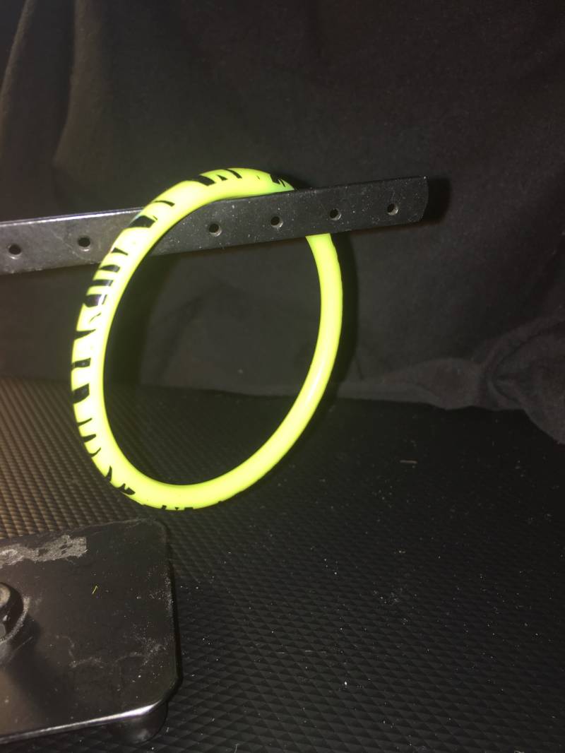 Vintage Neon Gelb Zebra Armreif von ChaDavidVintage