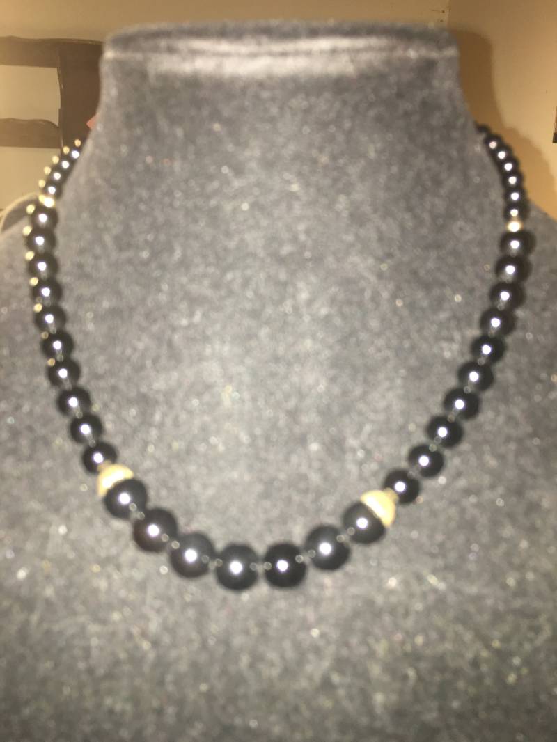 Vintage Onyx Perle Mit Gold Filled Akzenten Vintage Onyx Perle Mit Gold Filled Akzenten von ChaDavidVintage