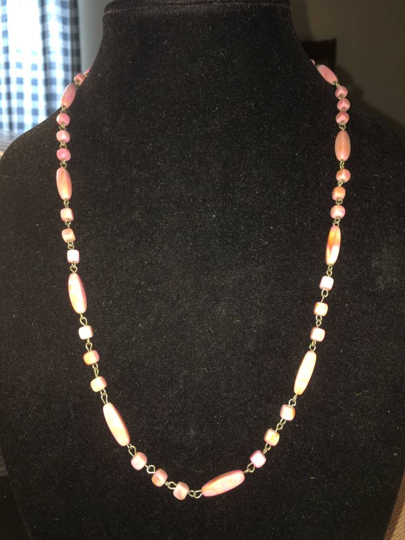 Vintage Rosa Acryl Perlen Halskette Vintage Rosa Acryl Perlen Halskette von ChaDavidVintage