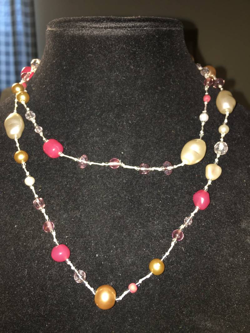 Vintage Schattierungen Von Rosa Und Weiß Einzigartige Perlenkette Vintage Schattierungen Von Rosa Und Weiß Einzigartige Perlenkette von ChaDavidVintage