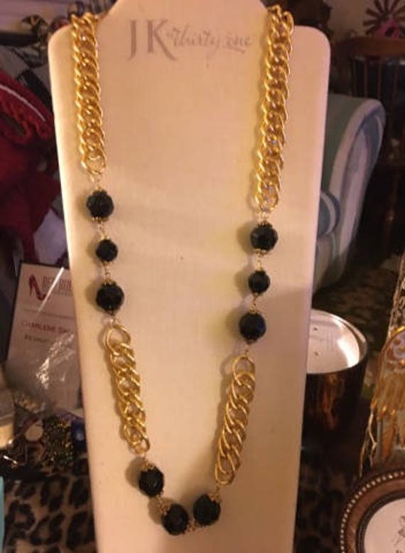 Vintage Schwere Goldfarbene Kettenglied Mit Einem Großen Schwarzen Kristall Vintage Schwere Goldfarbene Kettenglied Mit Einem Großen Schwarzen Kristall von ChaDavidVintage