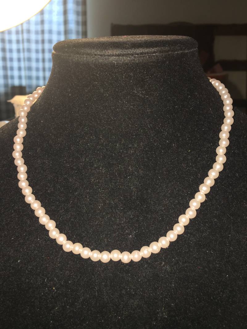 Vintage Weiße Perlenkette Vintage Weiße Perlenkette von ChaDavidVintage