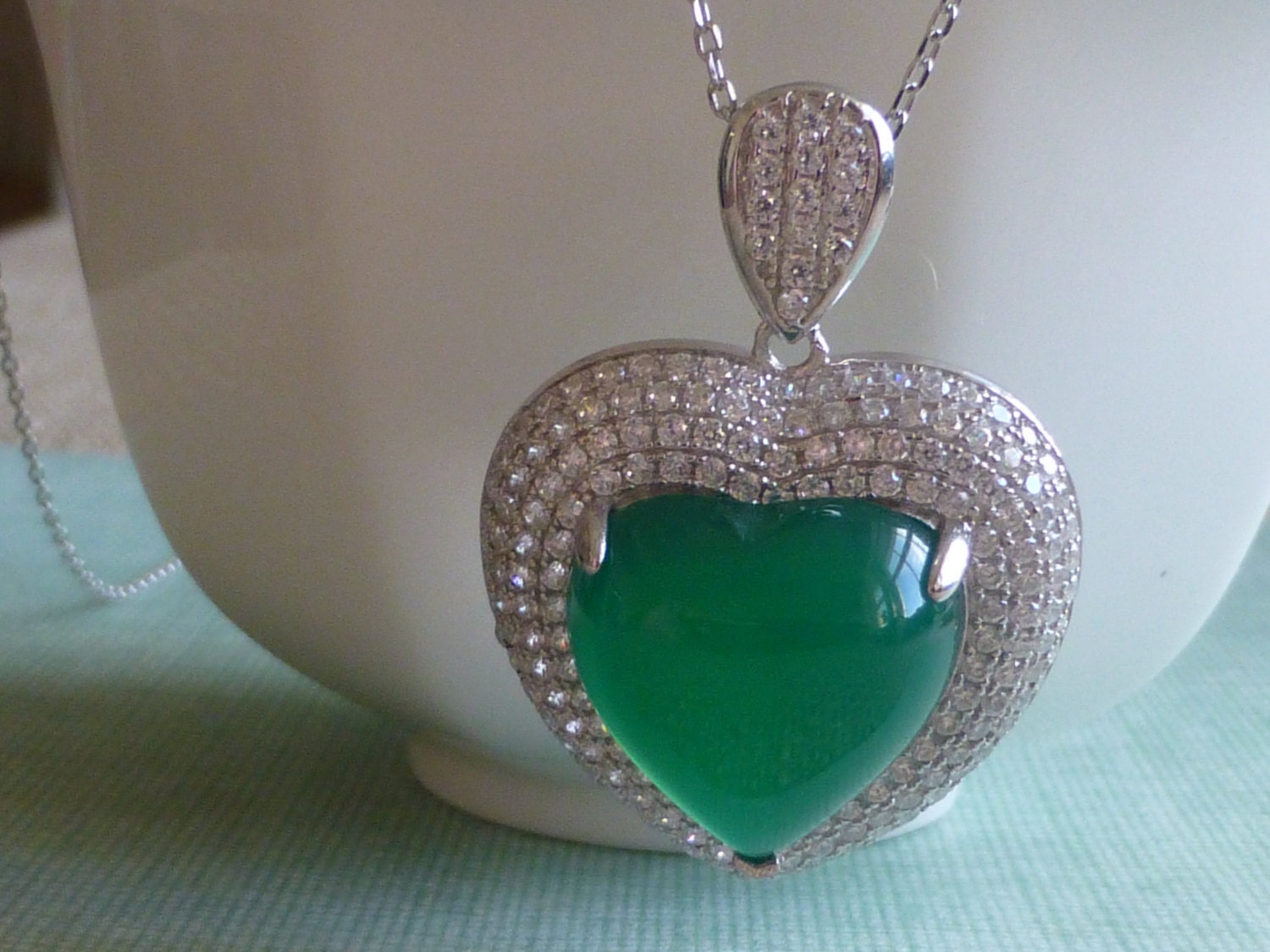 sterling Silber Zirkonia Grün Herz Jasper | Chalcedon Anhänger Auf Silberkette sterling Silber Zirkonia Grün Herz Jasper | Chalcedon Anhänger Auf Silberkette von Chaaming