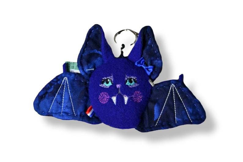 Fledermaus Schlüsselanhänger Ornament, Handgefertigt Mit Wiederverwendter Filzwolle Und Quiltstoff von Chacanina