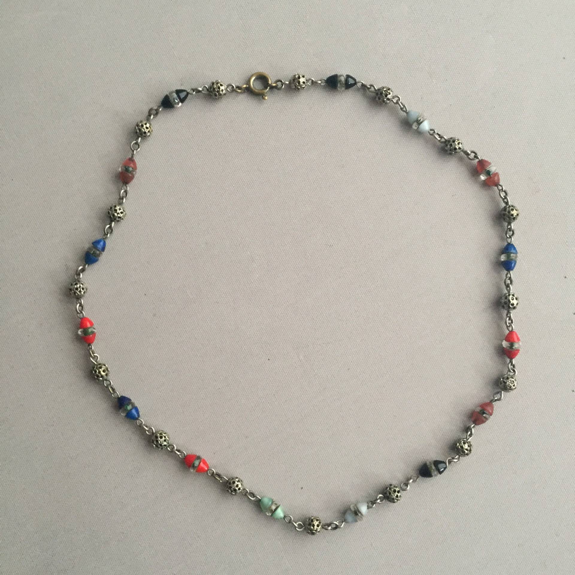 1930Er Jahre Glasperle Und Messing-Halsband 1930Er Jahre Glasperle Und Messing-Halsband von ChachachaCo