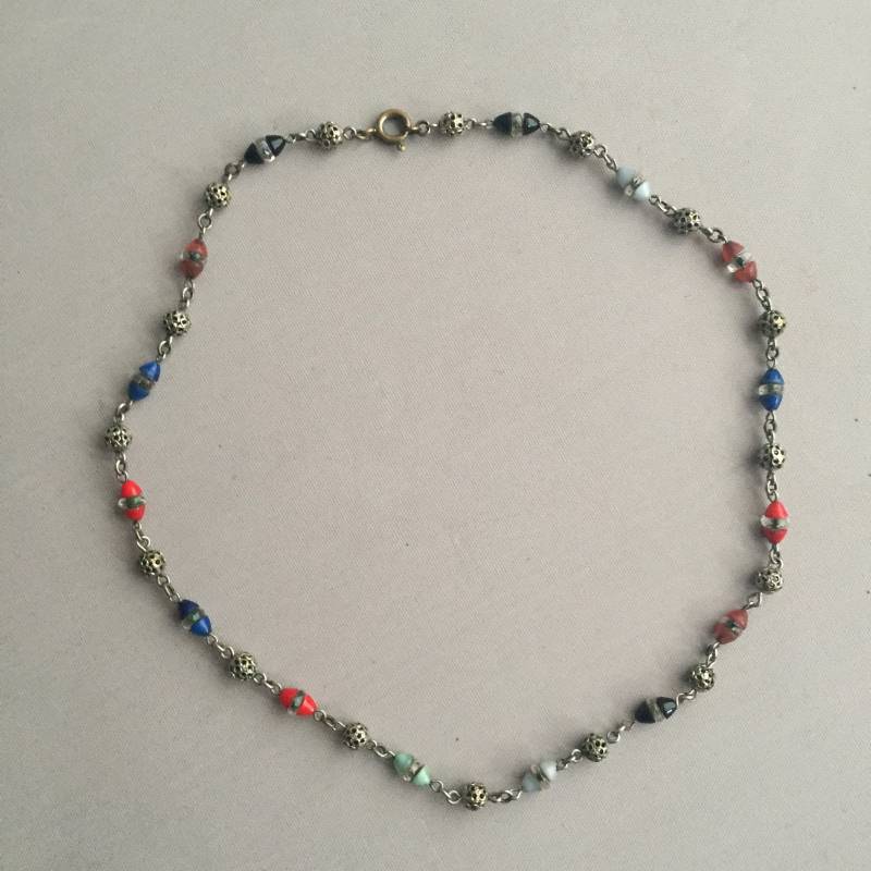 1930Er Jahre Glasperle Und Messing-Halsband 1930Er Jahre Glasperle Und Messing-Halsband von ChachachaCo