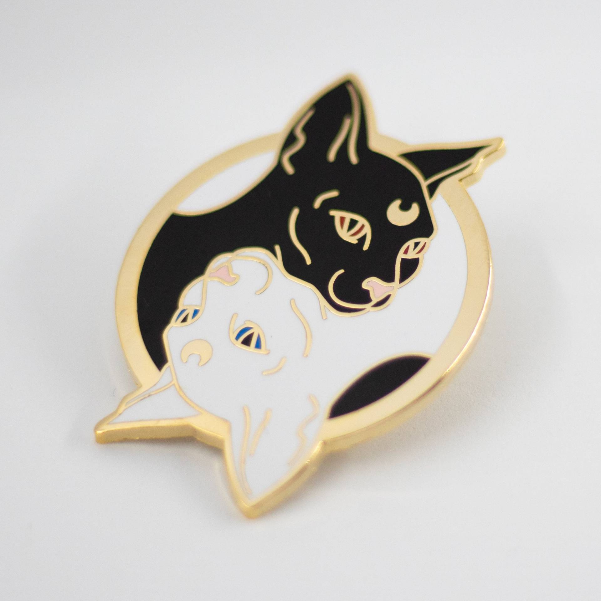 Artemis/Luna Yin Yang Hard Enamel Pin Artemis/Luna Yin Yang Hard Enamel Pin von ChachkeStore
