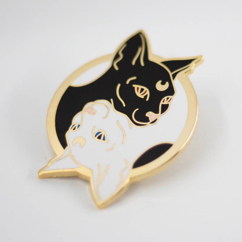 Artemis/Luna Yin Yang Hard Enamel Pin Artemis/Luna Yin Yang Hard Enamel Pin von ChachkeStore