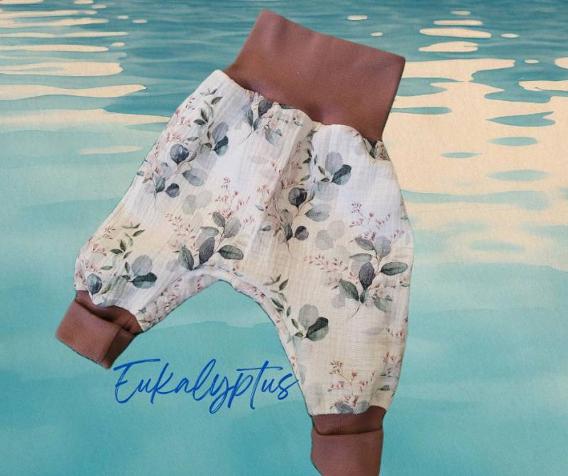 Musselin Pumphose Zum Mitwachsen Unikat Handmade Uni Mitwachshose 50 56 62 68 74 80 Eukalyptus Pinkleo Altes Grün von Chaelona