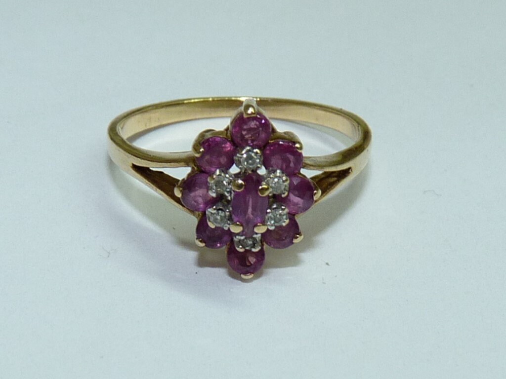 Antike 10K Lot P Karat Gelbgold-Ring, Rubine Und .06 Ct Diamanten, Us-Größe 6 Antike 10K Lot P Karat Gelbgold-Ring, Rubine Und .06 Ct Diamanten, Us-Größe 6 von ChaiArtsCollectibles
